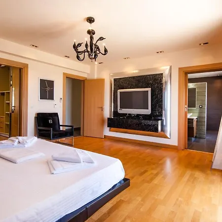 וילה Luxury 6-bedroom With Private Pool- Prigipessa חאניה