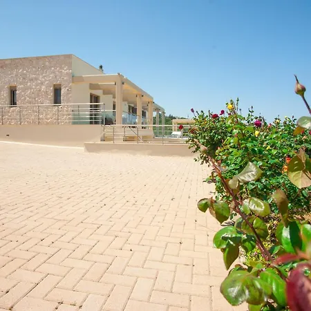 Luxury 6-bedroom With Private Pool- Prigipessa וילה