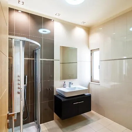 Luxury 6-bedroom With Private Pool- Prigipessa וילה חאניה