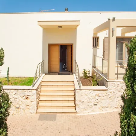 Villa Luxury 6-bedroom With Private Pool- Prigipessa Hriszí Aktí Haniá